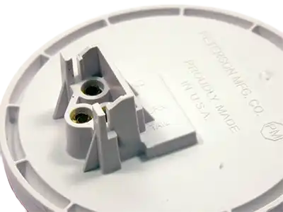 PL3 connector-type-02 PL3-style light with integral locking tabs